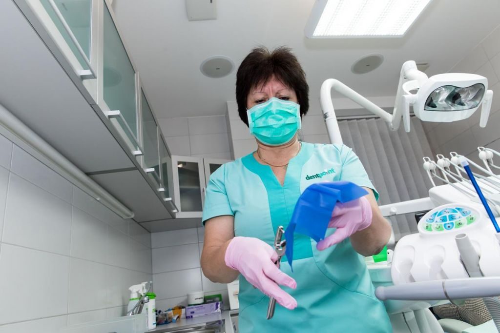 Az ideiglenes fogtömés fontos szerepet tölt be a végleges fogtömés elkészültéig. 