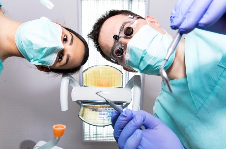 Minden eddiginél hatékonyabb megoldás szövet- és csontpótlásra saját vérből, PRF technikával