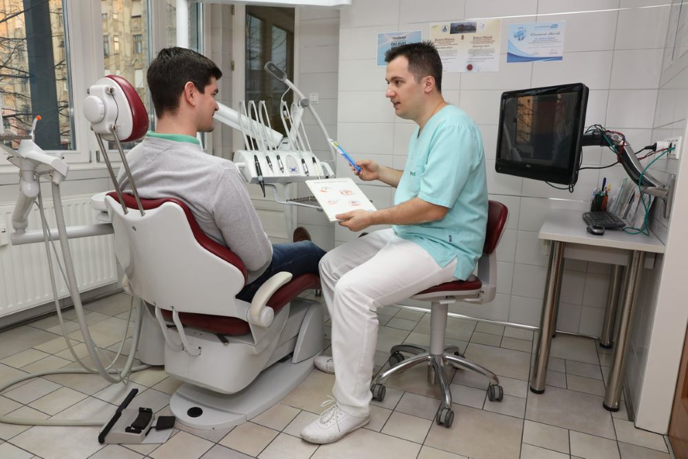 Ha a gyökérkezelt fog fáj harapásra, annak oka a magas tömés lehet.