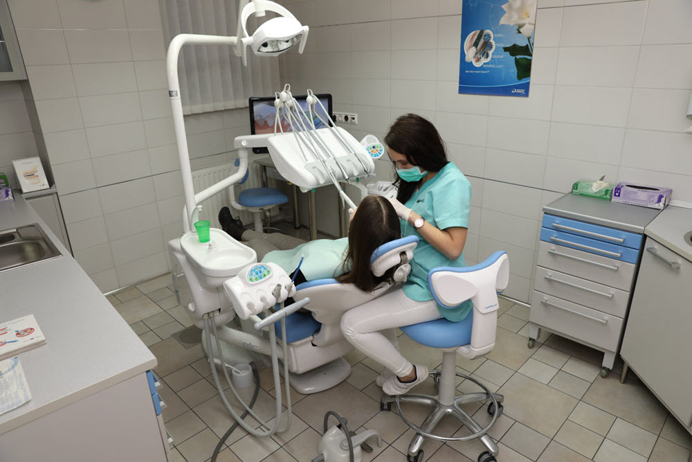 A fogkő leszedés legalább félévente ajánlott.